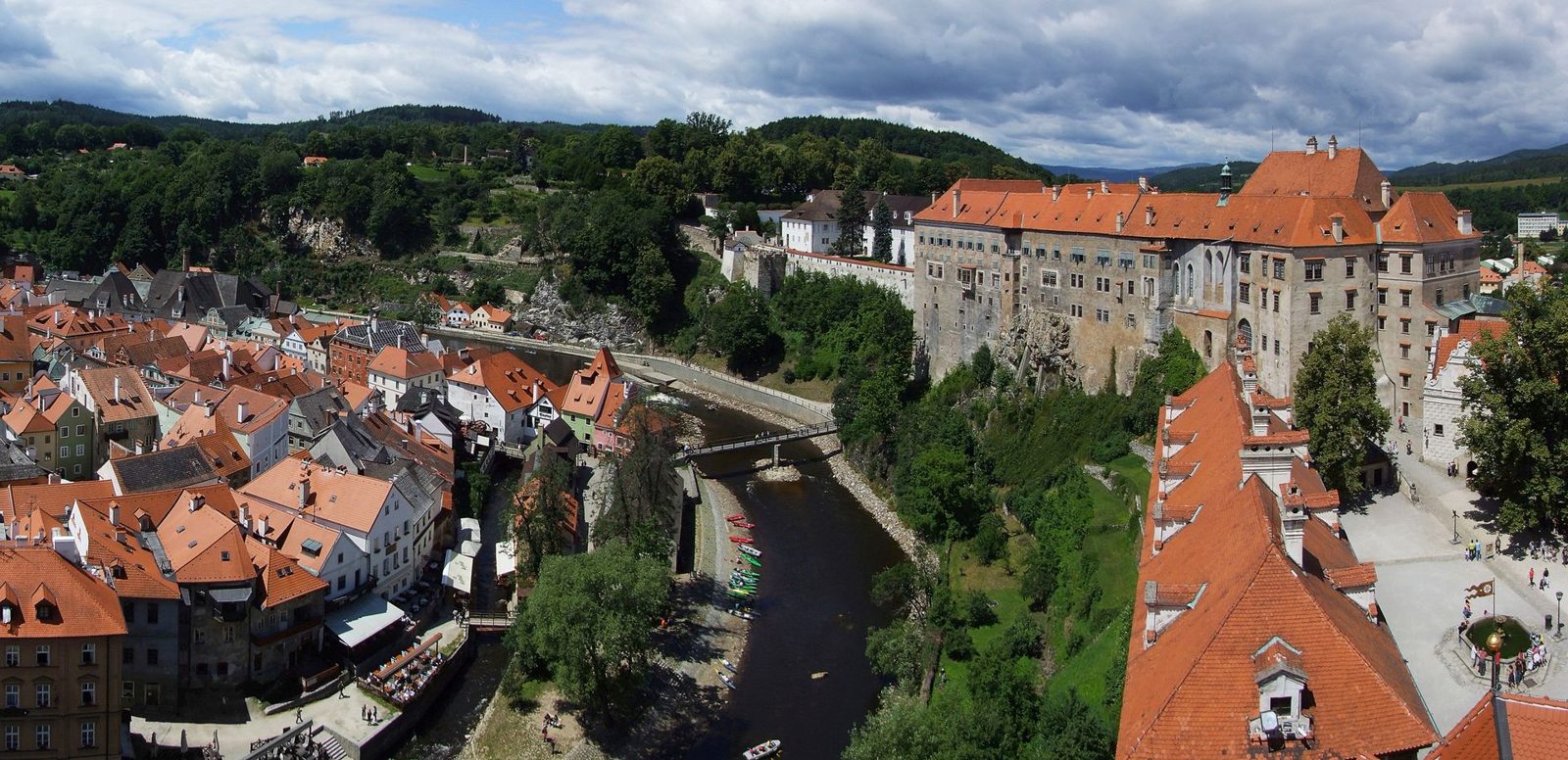 Cesky Krumlov old town and river bend