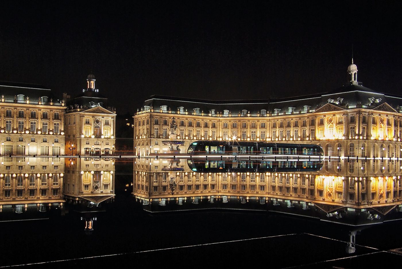 Bordeaux Old Town and Miroir d'Eau Walk