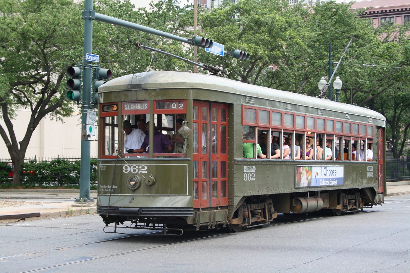 St. Charles Streetcar and Garden District Tour